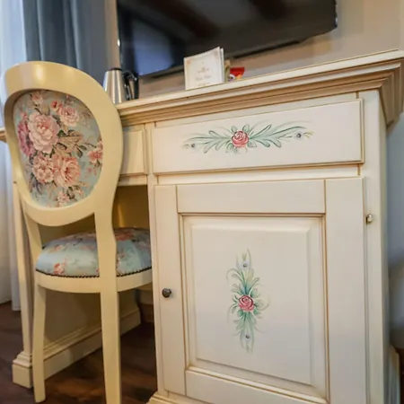 Hotel Boutique Casa Chitic -hotel And Restaurant Str Johann Gott Nr7 Brasov