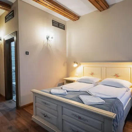 Boutique Casa Chitic -hotel And Restaurant Str Johann Gott Nr7 Brassó