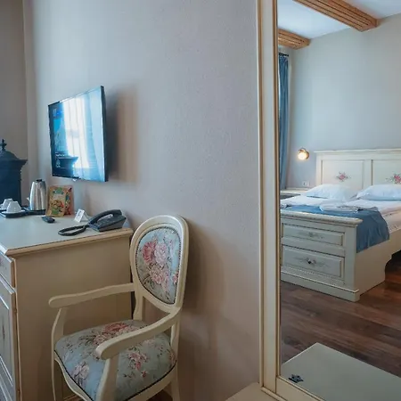 Hotel Boutique Casa Chitic -hotel And Restaurant Str Johann Gott Nr7 Brasov
