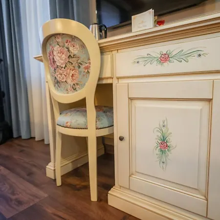 Boutique Casa Chitic -hotel And Restaurant Str Johann Gott Nr7 Hotel
